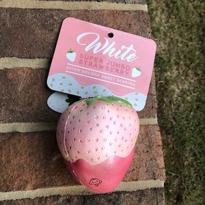 I’m selling a Puni Maru jumbo strawberry squishy🍓